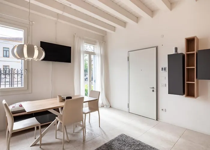 Corte Cappuccina 14 Elegant Apt con parcheggio!